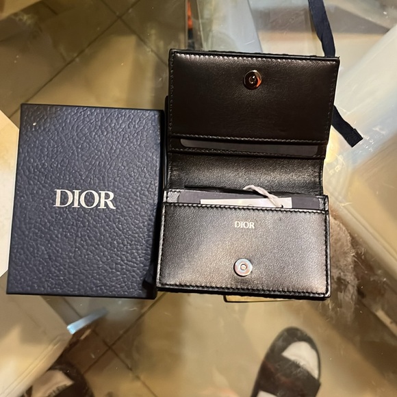 I’m selling a Dior wallet - Picture 2 of 2